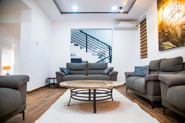 Executive Luxury Townhouse-Cantonment