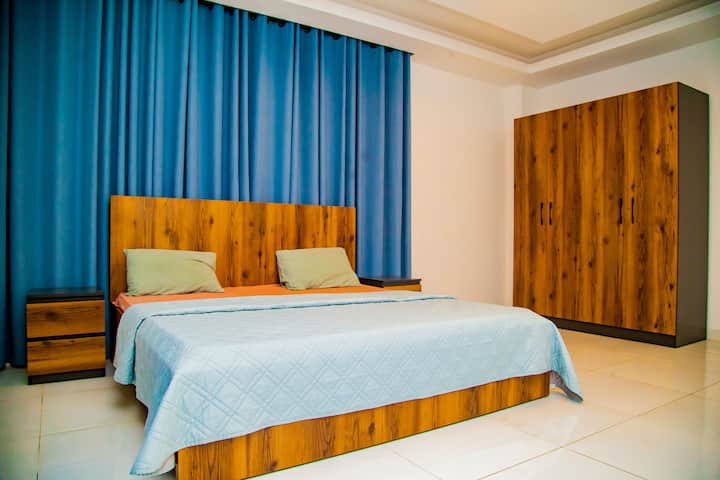 Ultramodern Executive Aprt TEMA